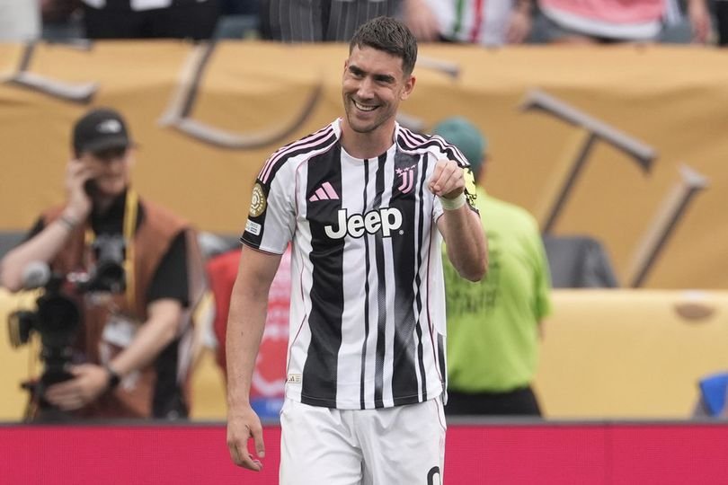 Vlahovic Bikin Ulah Lagi! Kepergok 'Like' Postingan Bellingham Usai Juventus Disingkirkan Madrid