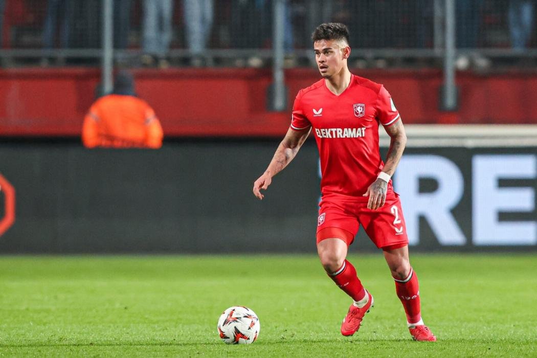 Masa Depan Tak Pasti, Mees Hilgers Tetap Berlatih bersama FC Twente
