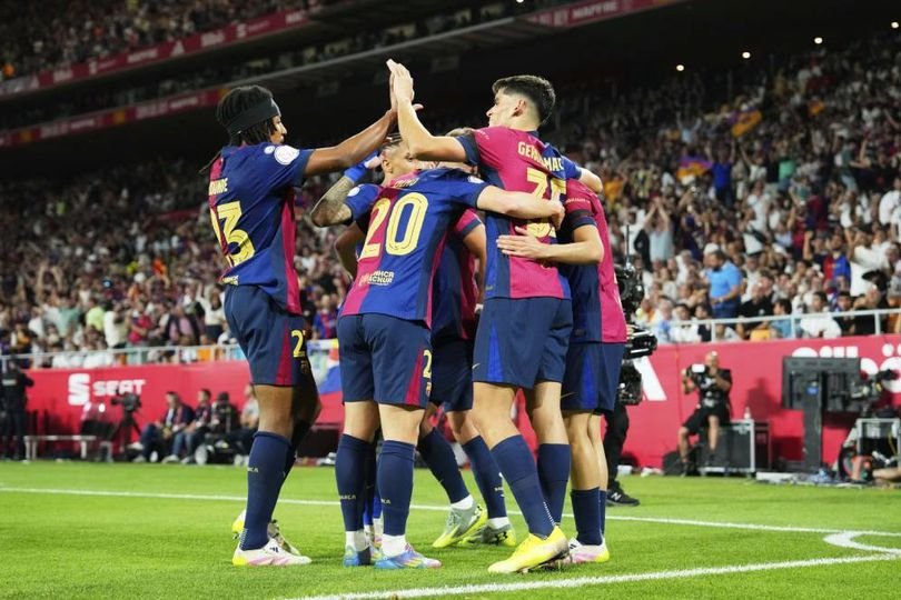 Meski Krisis Finansial, Hansi Flick Ngotot Pertahankan Dua Pemain Ini di Barcelona